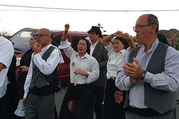 Una diana floreada prepara a Lomo Magullo para la Traída del Agua (Foto Francisco Javier Santana y José Florido)
